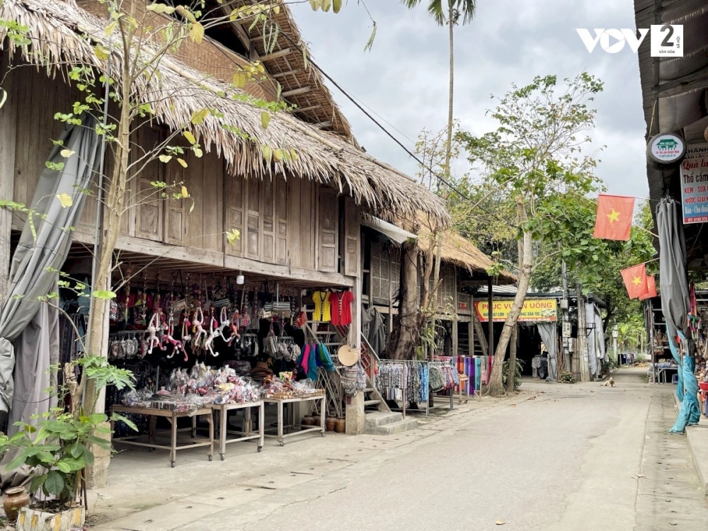 Nét đẹp văn hóa thổ cẩm tại Bản Lác.